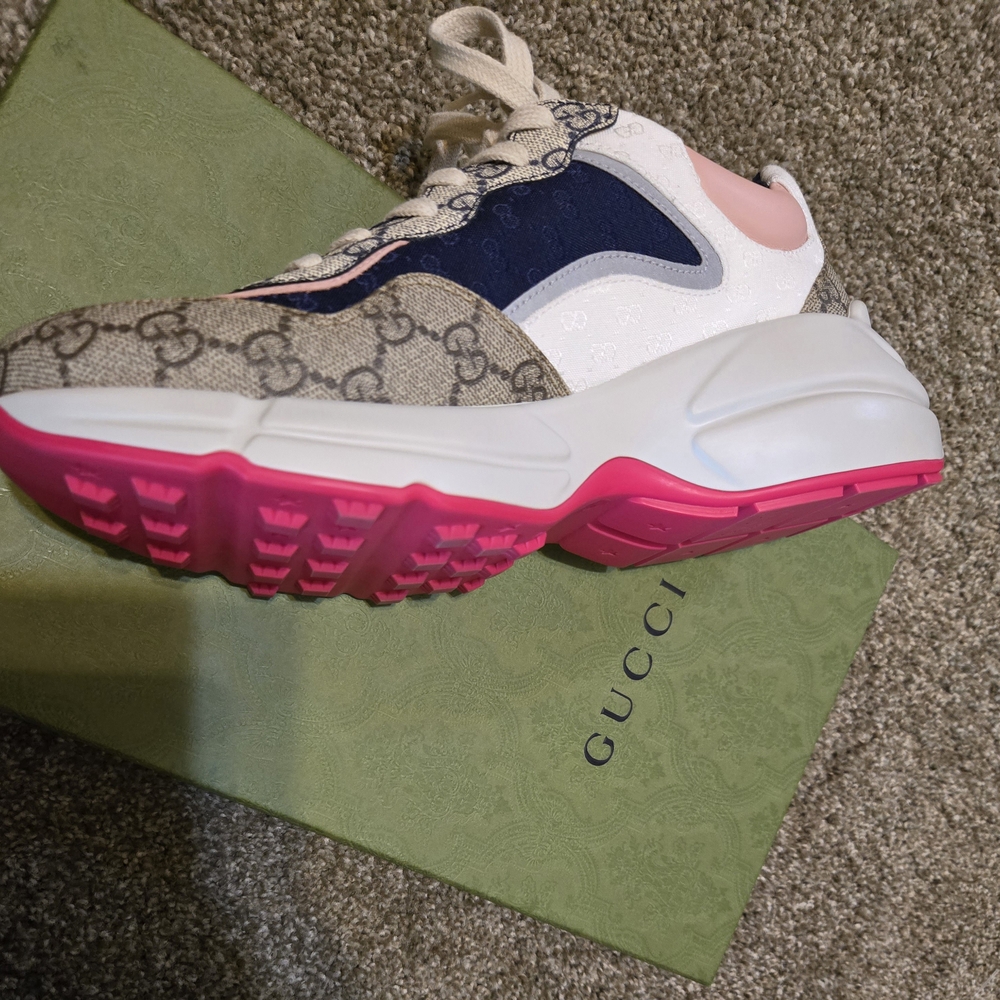 Gucci Women's Sneakers in Pink and Navy
